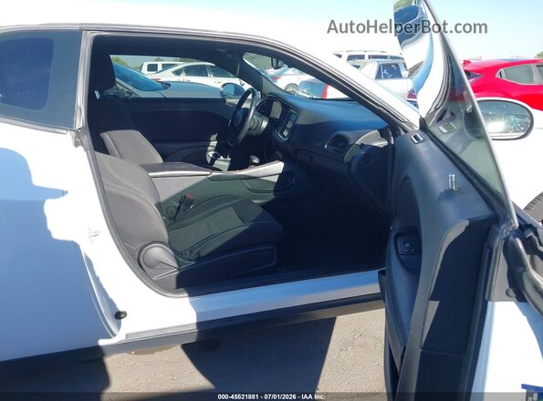 2C3CDZBT5JH111836 2018 DODGE CHALLENGER White Вид салону спереду