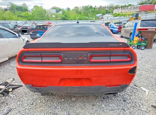 2C3CDZBT5JH116129 2018 DODGE CHALLENGER Orange Widok z tyłu