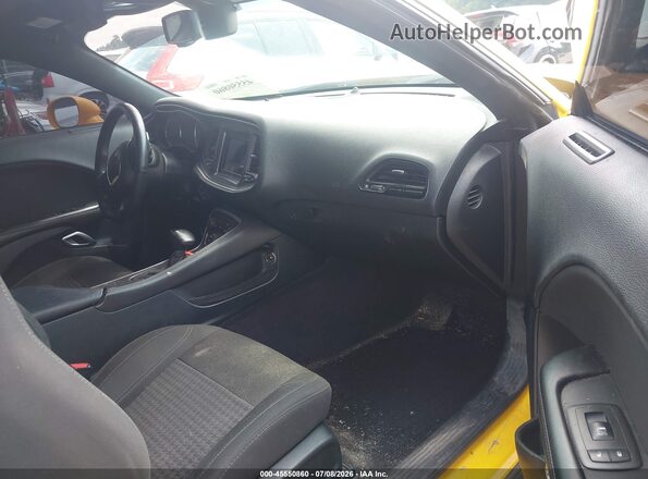 2C3CDZBT5JH172183 2018 DODGE CHALLENGER Yellow Вид салону спереду
