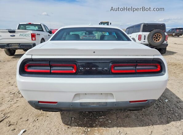 2C3CDZBT7JH300617 2018 DODGE CHALLENGER White Вид ззаду