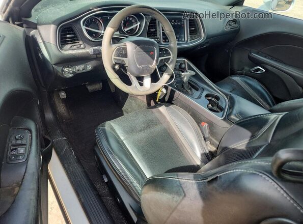2C3CDZBT7JH300617 2018 DODGE CHALLENGER White Вид панелі приладів
