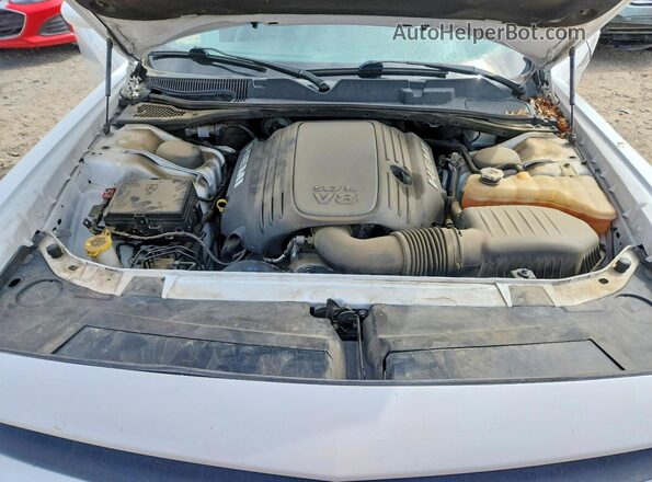 2C3CDZBT7JH300617 2018 DODGE CHALLENGER White Вид задньої частини салону