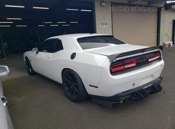 2C3CDZBT7KH556936 2019 DODGE CHALLENGER White Trasero izquierdo