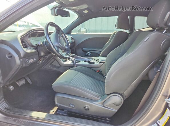 2C3CDZBT8JH138688 2018 DODGE CHALLENGER Угольный Вид салона спереди