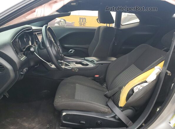 2C3CDZBT8JH225099 2018 DODGE CHALLENGER Silver Front interior view
