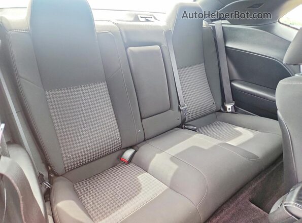 2C3CDZBT8KH530099 2019 DODGE CHALLENGER Gray უკანა სავარძლების ხედი