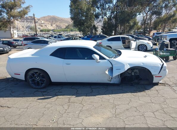 2C3CDZBTXJH123920 2018 DODGE CHALLENGER White Widok wnętrza z tyłu