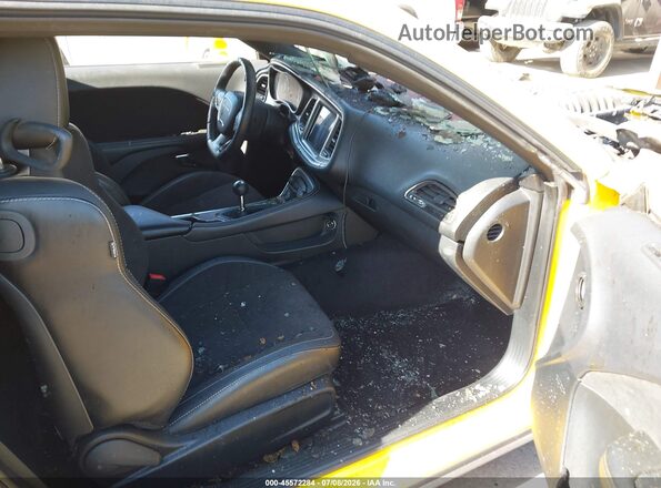 2C3CDZC9XHH597797 2017 DODGE CHALLENGER Yellow Front interior view