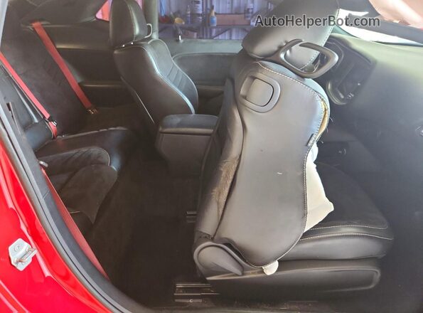 2C3CDZDJ4HH633122 2017 DODGE CHALLENGER Red Հետևի նստատեղերի տեսք