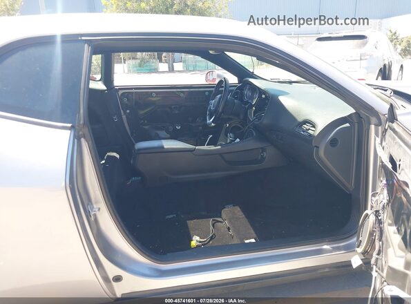 2C3CDZDJ6GH164517 2016 DODGE CHALLENGER Silver Front interior view