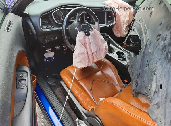 2C3CDZDJ9JH251190 2018 DODGE CHALLENGER Blue Widok deski rozdzielczej