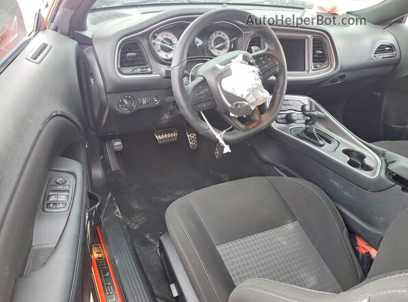2C3CDZFJ0NH124346 2022 DODGE CHALLENGER Orange Widok deski rozdzielczej