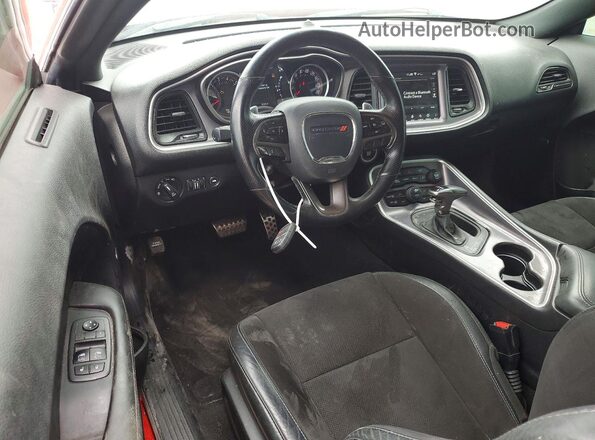 2C3CDZFJ2KH652577 2019 DODGE CHALLENGER Red Вид панелі приладів