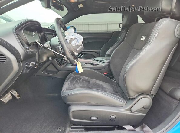 2C3CDZFJ2PH606299 2023 DODGE CHALLENGER Blue Front interior view