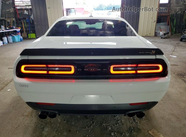 2C3CDZFJ5MH582883 2021 DODGE CHALLENGER White უკანა ხედი
