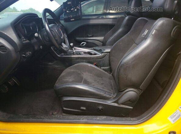 2C3CDZFJ6HH507941 2017 DODGE CHALLENGER Yellow Front interior view