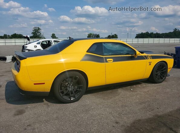 2C3CDZFJ8HH554906 2017 DODGE CHALLENGER Yellow Հետևի աջ