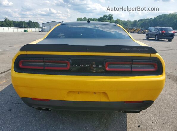 2C3CDZFJ8HH554906 2017 DODGE CHALLENGER Yellow Հետևի տեսք