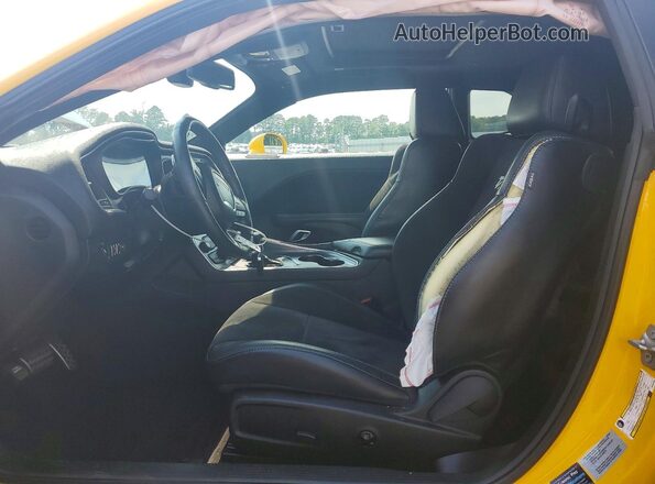 2C3CDZFJ8HH554906 2017 DODGE CHALLENGER Yellow Սալոնի դիմացի տեսք