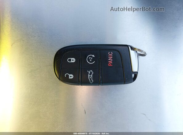 2C3CDZFJ8JH171411 2018 DODGE CHALLENGER Зеленый Вид панели приборов