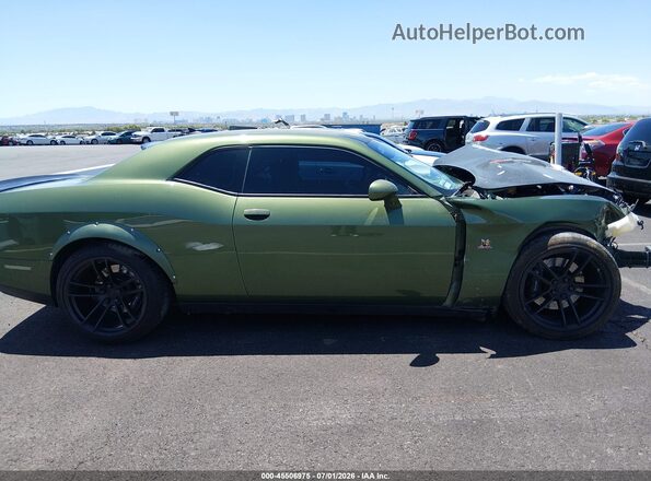 2C3CDZFJ8JH171411 2018 DODGE CHALLENGER Зеленый Вид задней части салона