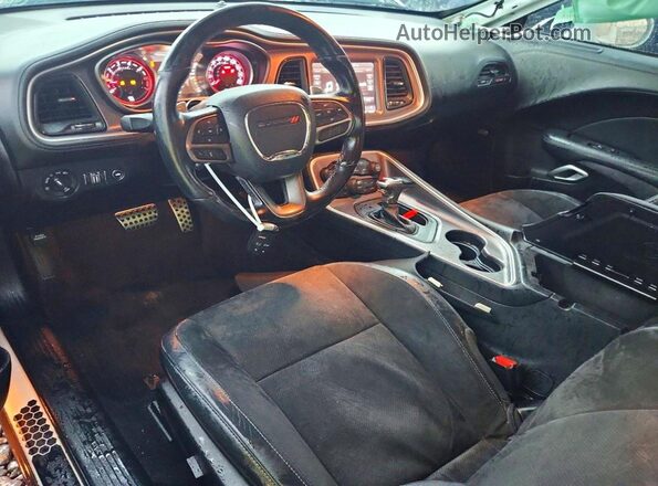 2C3CDZFJ8LH181178 2020 DODGE CHALLENGER White Widok deski rozdzielczej