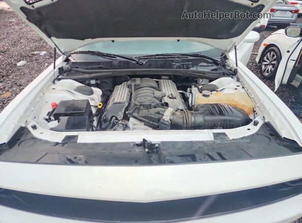 2C3CDZFJ8LH181178 2020 DODGE CHALLENGER White Widok wnętrza z tyłu