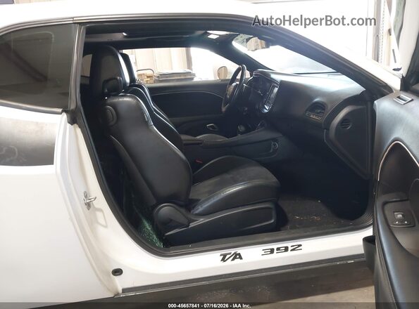2C3CDZFJ9HH632920 2017 DODGE CHALLENGER White Front interior view
