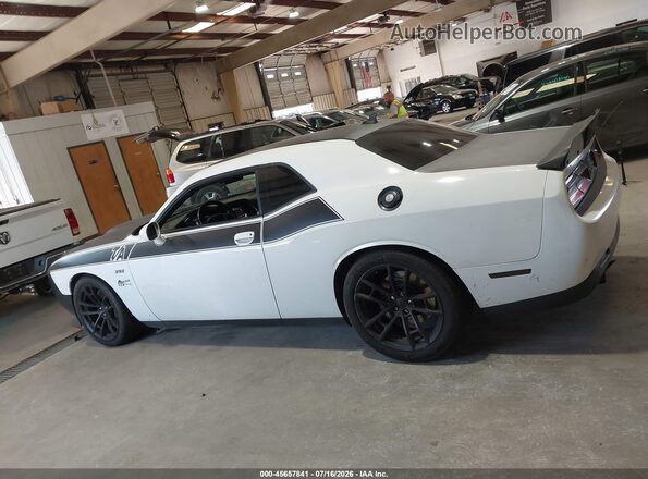 2C3CDZFJ9HH632920 2017 DODGE CHALLENGER White 360 interior view