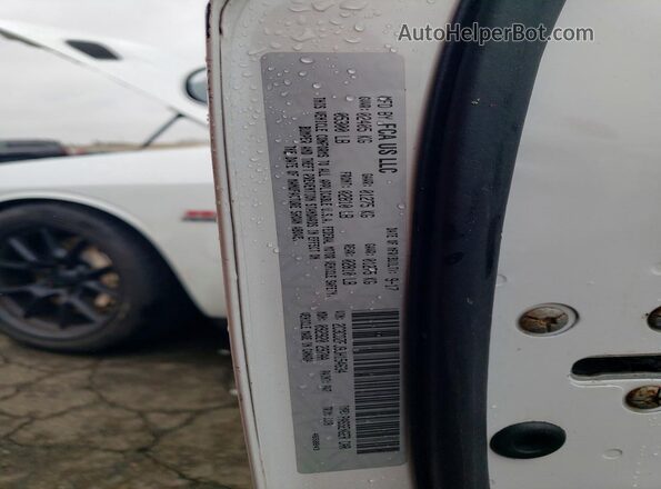 2C3CDZFJ9JH154634 2018 DODGE CHALLENGER White Շարժիչի բաժամունքի տեսք