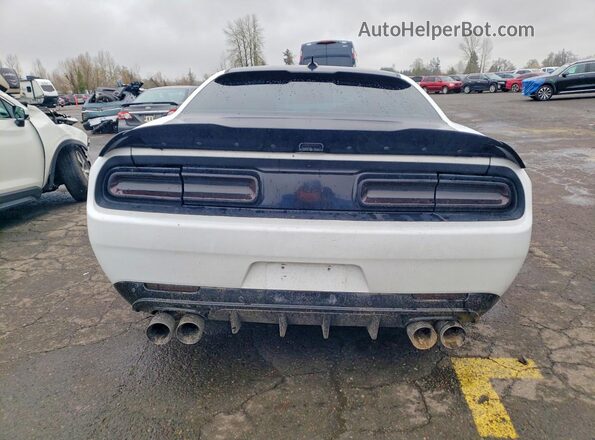 2C3CDZFJ9JH154634 2018 DODGE CHALLENGER White Հետևի տեսք