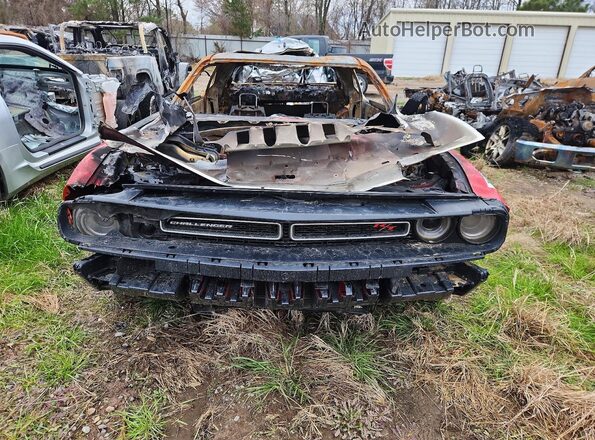 2C3CDZFJ9JH192655 2018 DODGE CHALLENGER Red Widok z przodu