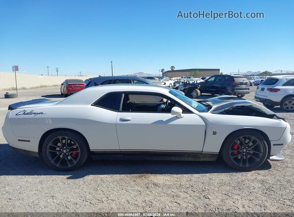 2C3CDZFJ9MH651526 2021 DODGE CHALLENGER White Widok wnętrza z tyłu