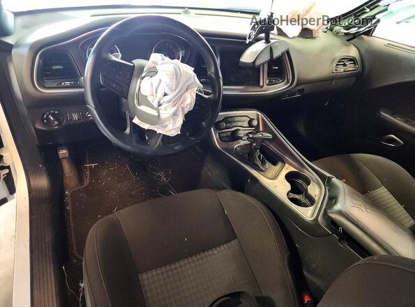 2C3CDZFJXLH198595 2020 DODGE CHALLENGER White Widok deski rozdzielczej