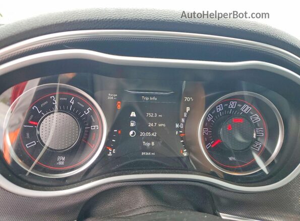 2C3CDZGG8HH629641 2017 DODGE CHALLENGER Red ხელსაწყოთა პანელის ხედი