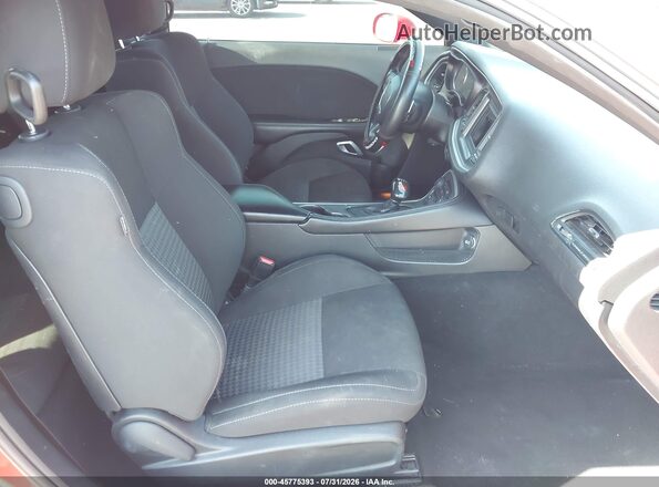 2C3CDZJG1NH257872 2022 DODGE CHALLENGER Red Front interior view