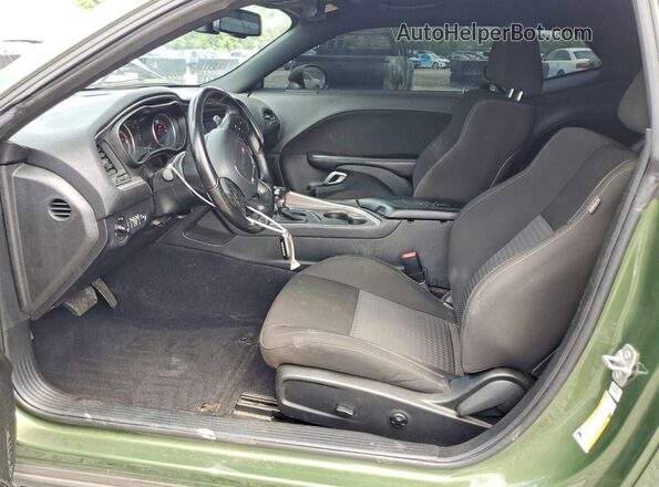 2C3CDZJG3LH254128 2020 DODGE CHALLENGER Зеленый Вид салона спереди