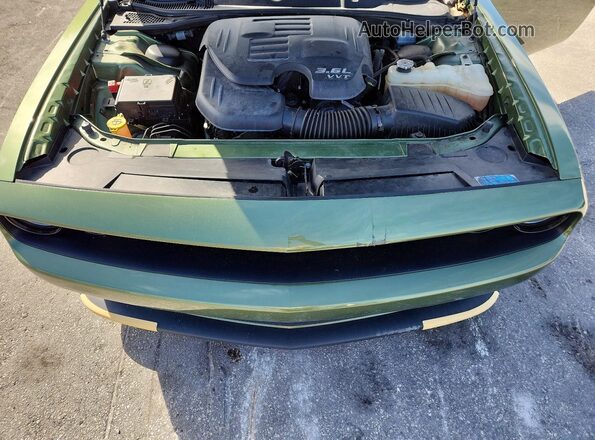 2C3CDZJG3PH586737 2023 DODGE CHALLENGER Green Вид задньої частини салону