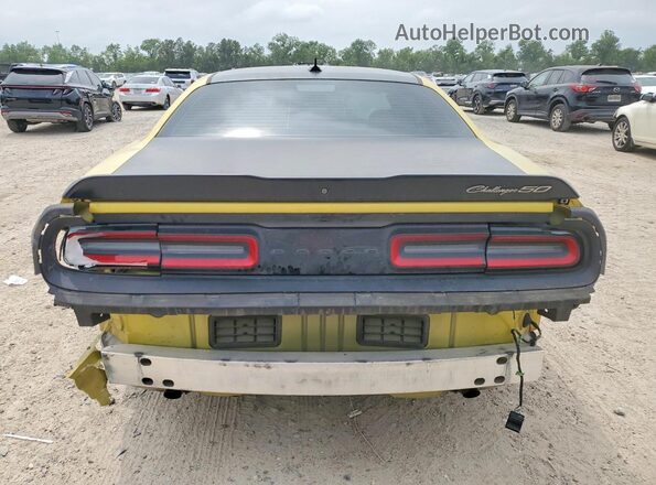 2C3CDZJG4LH235748 2020 DODGE CHALLENGER Gold Вид ззаду