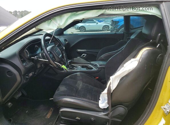 2C3CDZJG4LH235748 2020 DODGE CHALLENGER Gold Вид салону спереду
