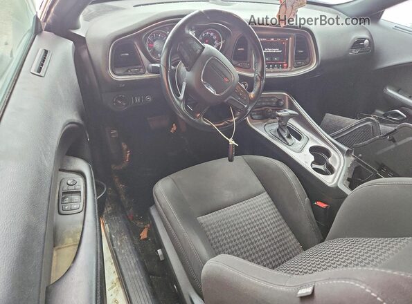 2C3CDZJG6KH690132 2019 DODGE CHALLENGER White Вид панелі приладів