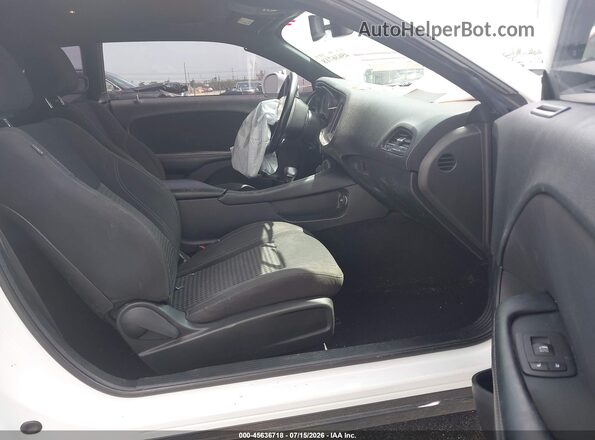 2C3CDZJG8NH136899 2022 DODGE CHALLENGER White Front interior view
