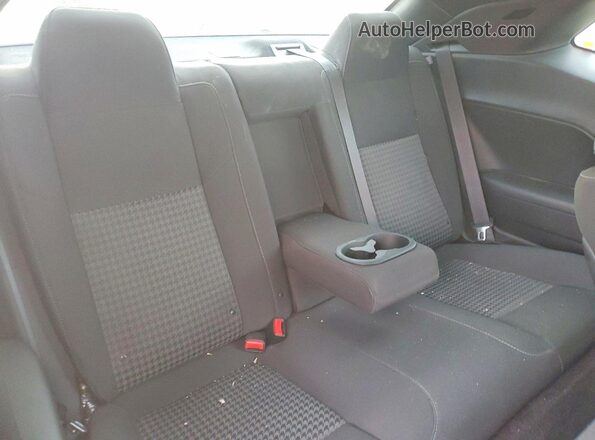 2C3CDZJGXKH540332 2019 DODGE CHALLENGER Red Rear seats view