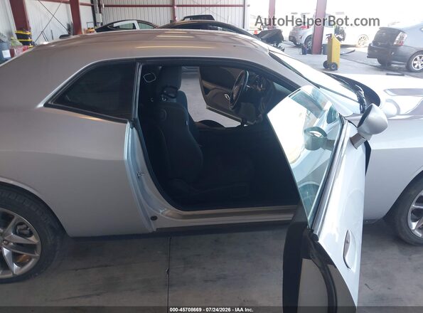 2C3CDZKG0NH194732 2022 DODGE CHALLENGER Silver წინა სალონის ხედი