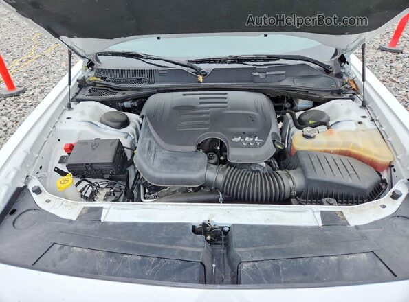 2C3CDZKG0NH247686 2022 DODGE CHALLENGER White Vista interior trasera