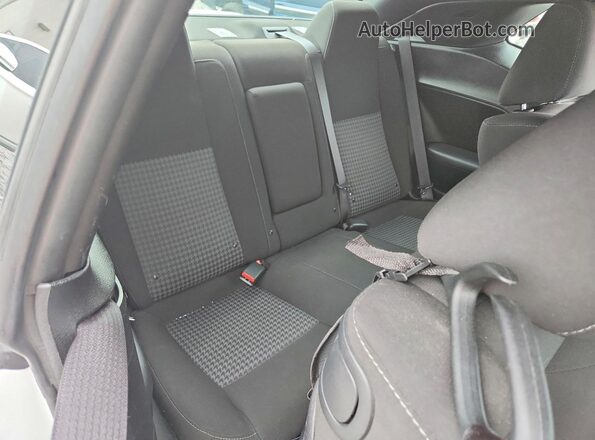 2C3CDZKG0NH247686 2022 DODGE CHALLENGER White Vista de los asientos traseros