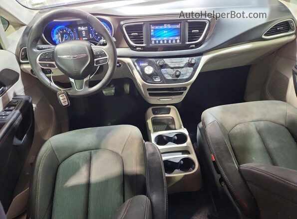 2C4RC1AG1JR113849 2018 CHRYSLER PACIFICA Silver Dashboard view