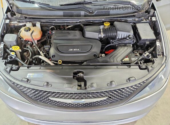 2C4RC1AG1JR113849 2018 CHRYSLER PACIFICA Silver Engine compartment view