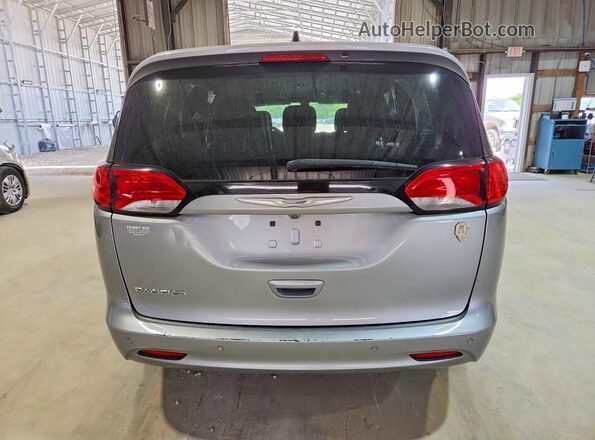 2C4RC1AG1JR113849 2018 CHRYSLER PACIFICA Silver Rear view