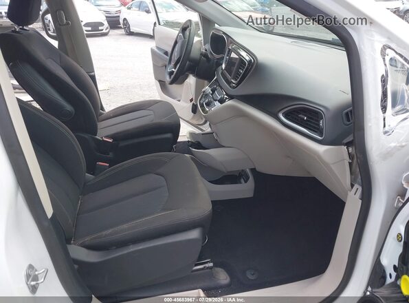 2C4RC1AG2LR146247 2020 CHRYSLER VOYAGER White Widok wnętrza z przodu